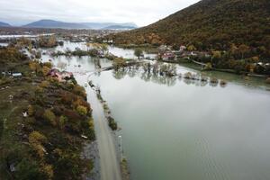 Nevrijeme u Crnoj Gori: Poplavljene kuće, magistrale, zatvoreni...