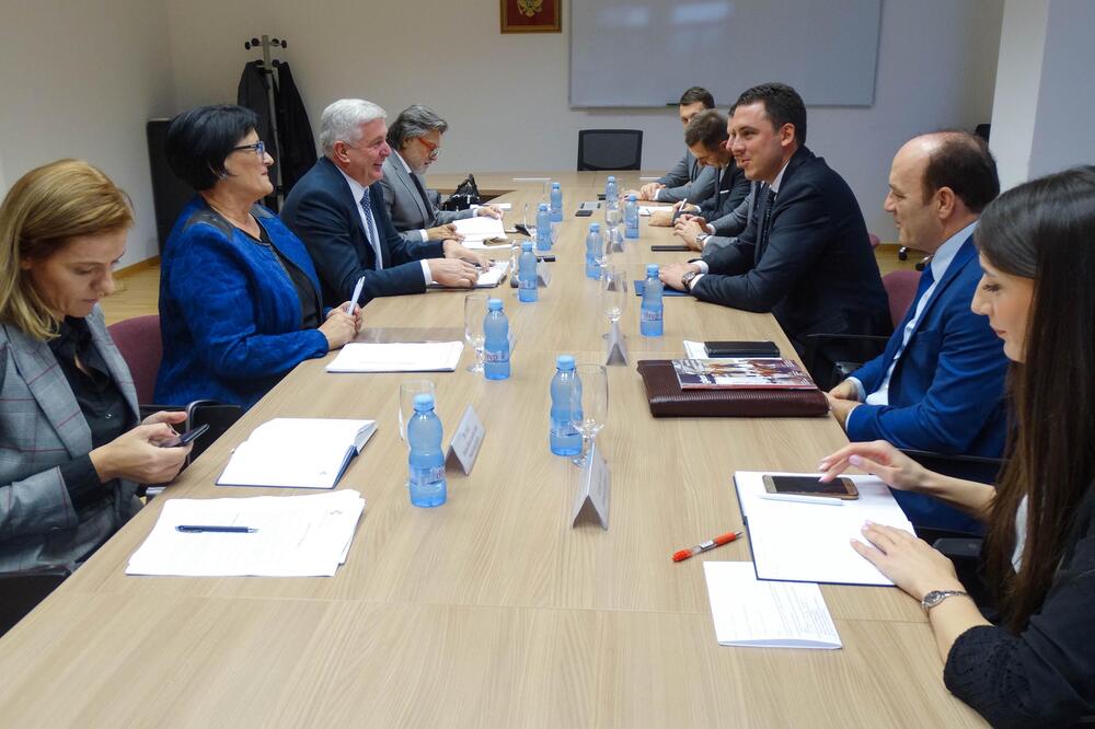 Sa sastanka, Foto: Goran Kapor