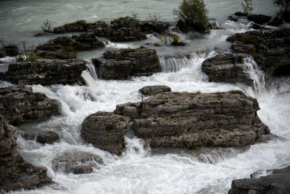 Fotoreporter "Vijesti" Boris Pejović danas je obišao obalu Cijevne i podgorička naselja koja su najviše pogođena obilnim padavinama. U galeriji pogledajte šta je zabilježio.