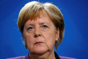 Merkelova ne dijeli Makronov "radikalni" stav o NATO