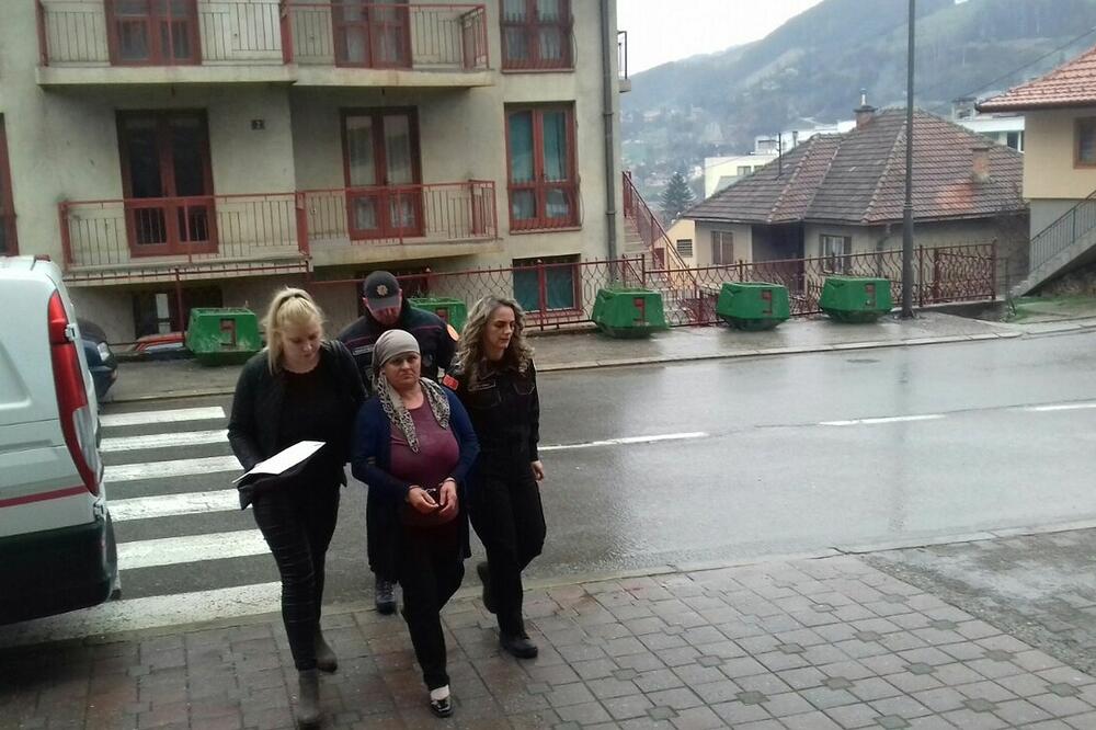 Privođenje osumnjičene (arhiva), Foto: Jadranka Ćetković