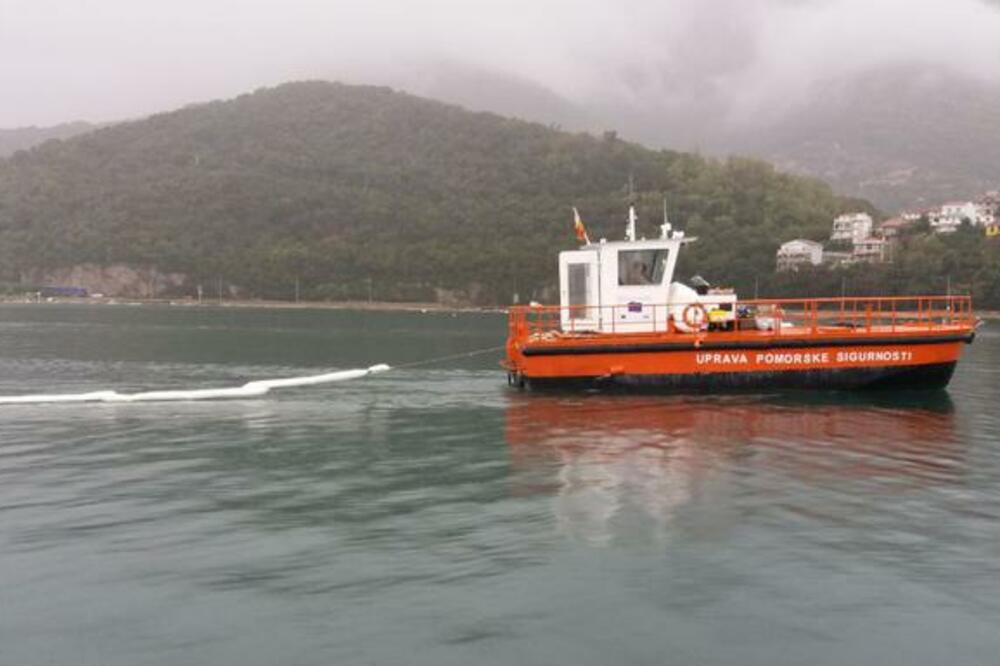 Uprava pomorske sigurnosti interveniše u zalivu, Foto: Siniša Luković