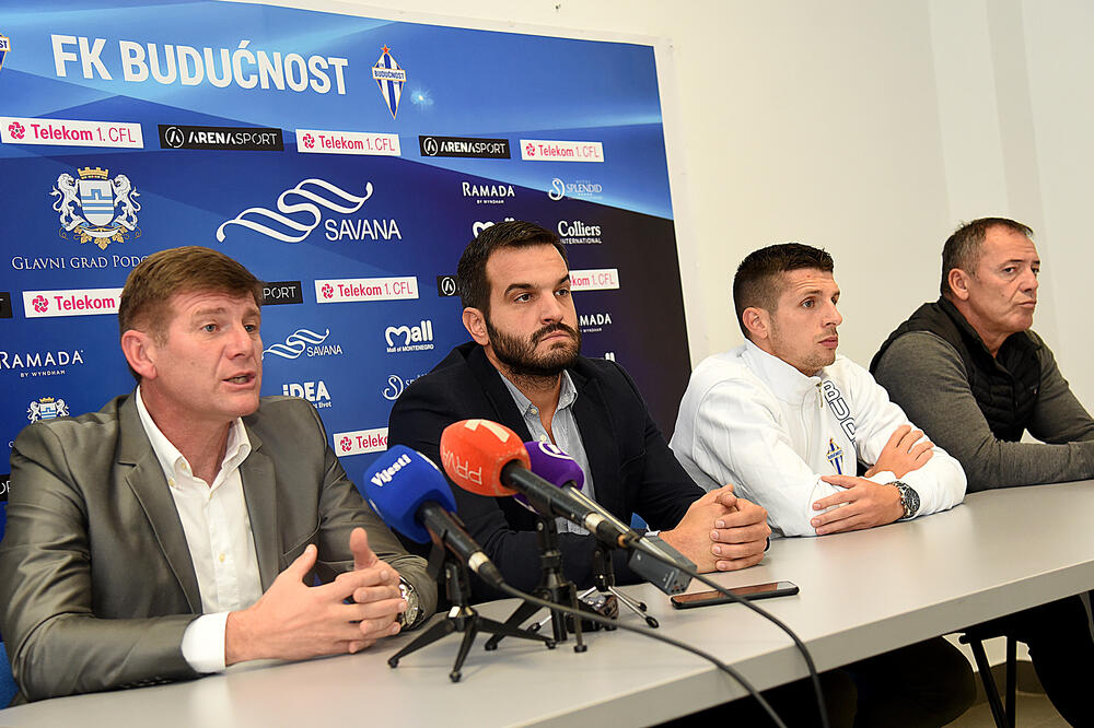 Smrknuta lica na predstavljanju novog trenera: Milinković, Ivanović, Zarubica i Milošević, Foto: Savo Prelević