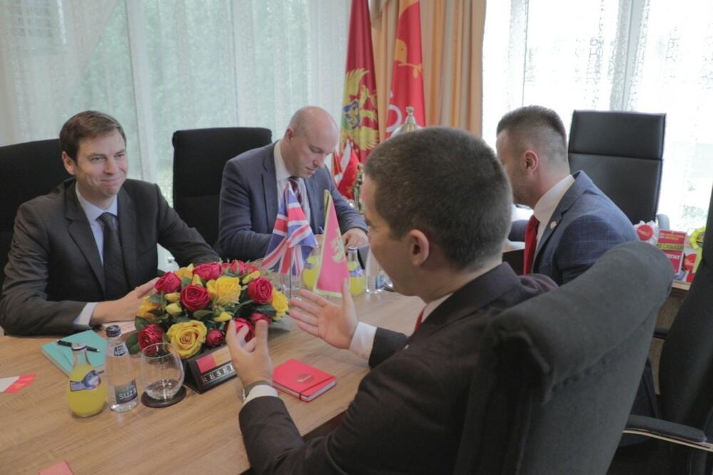 Sa sastanka, Foto: Demorkate