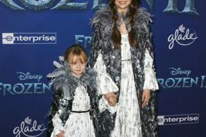 "Frozen II": Selena Gomez sa mlađom sestrom u bajkovitom izdanju