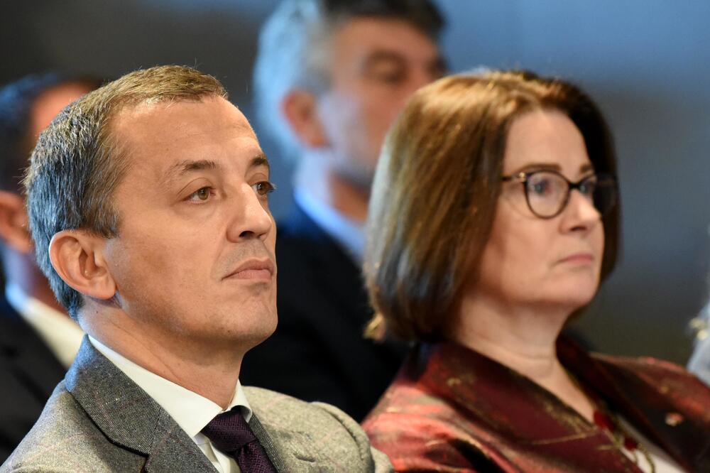 Ministar odbrane Predrag Bošković i američka ambasadorka Džudi Rajzing Rajnke, Foto: Boris Pejović