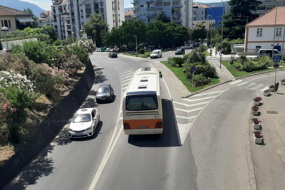 Mjesto gdje će se graditi kružni tok kod zgrade stare Opštine, Foto: Siniša Luković