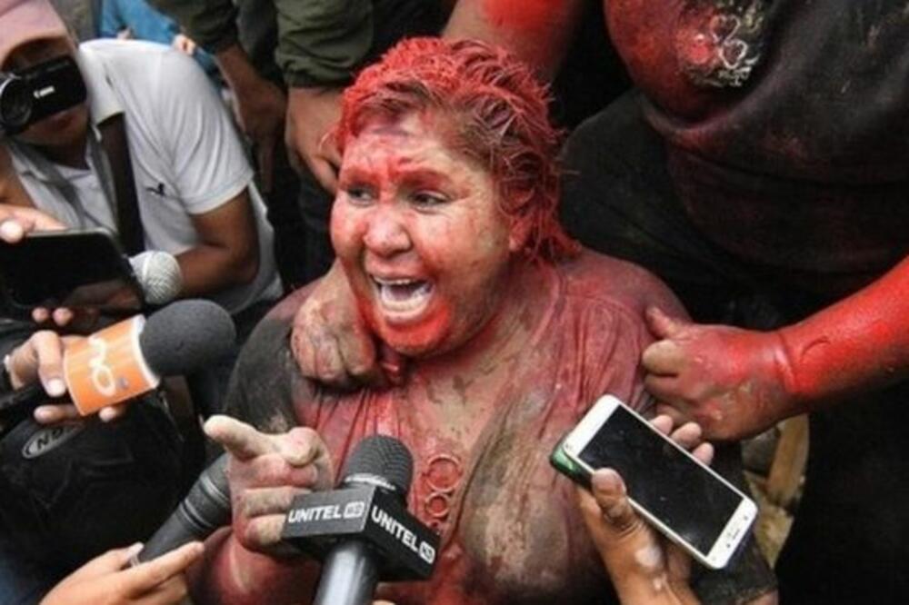 Patrisiji Arse su demonstranti ofarbali u crveno i isjekli joj kosu, Foto: EPA