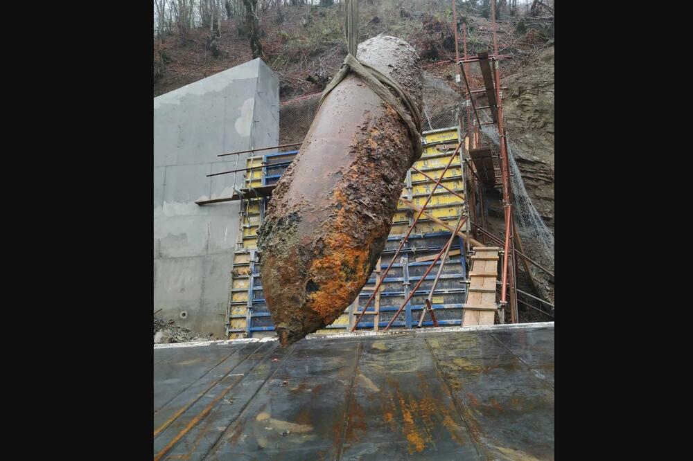 Avio bomba nađena u mjestu Mateševo, Foto: Uprava policije