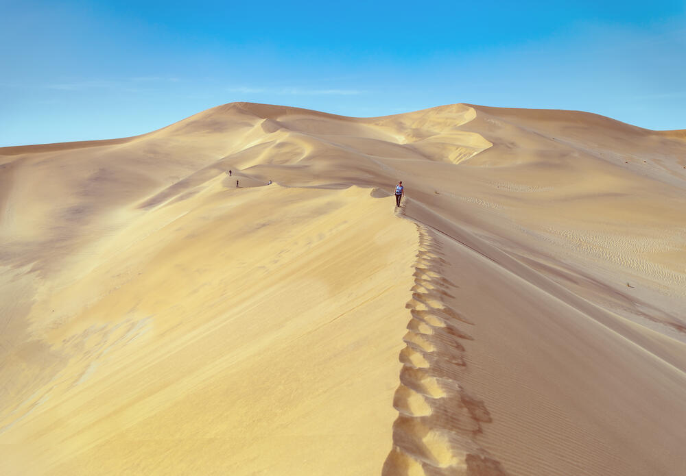 Dina "7" smatra se najvišom pješčanom dinom na svijetu, a izdiže se čak na 383 metara visine. Nazivaju je još i "Big Daddy", a visoka je oko 170 metara. Da biste došli do vrha te namibijske dine, potrebno vam je oko sat vremena. S druge strane, spustiti se možete za svega pet minuta.