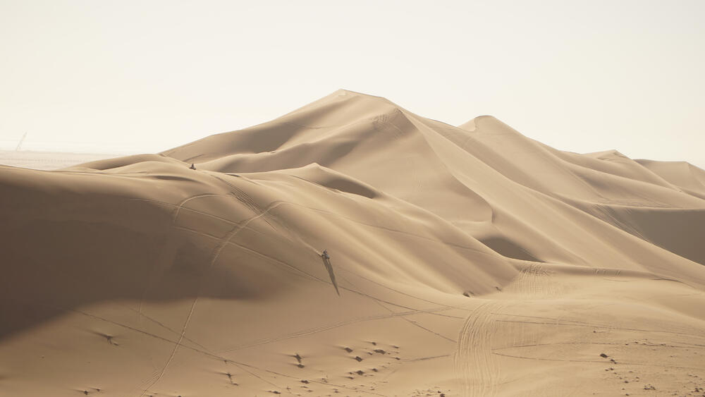 Dina "7" smatra se najvišom pješčanom dinom na svijetu, a izdiže se čak na 383 metara visine. Nazivaju je još i "Big Daddy", a visoka je oko 170 metara. Da biste došli do vrha te namibijske dine, potrebno vam je oko sat vremena. S druge strane, spustiti se možete za svega pet minuta.