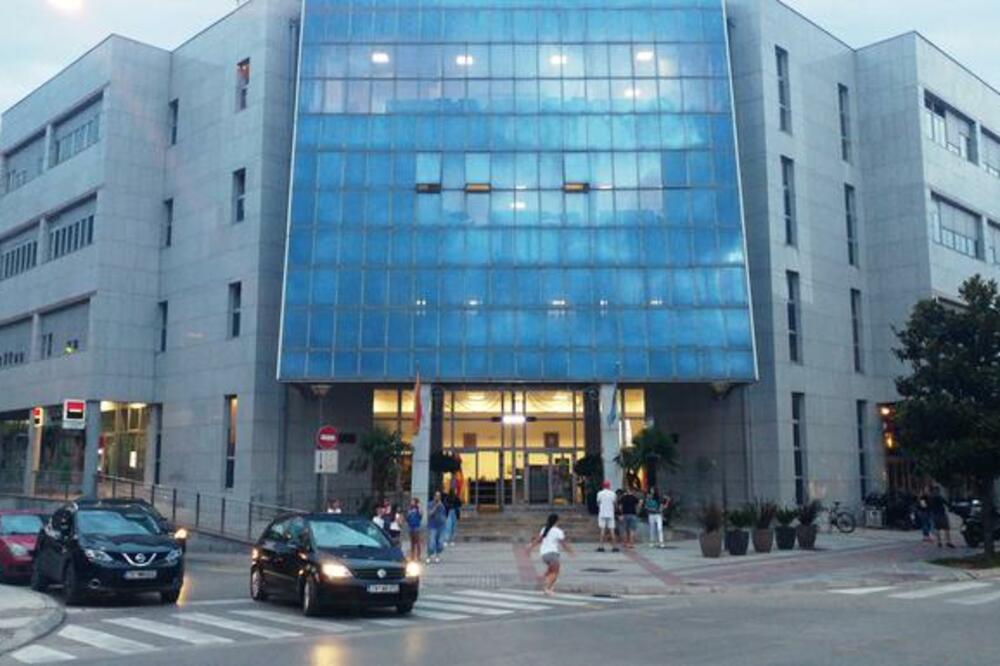 Upravna zgrada Opštine Tivat, Foto: Siniša Luković