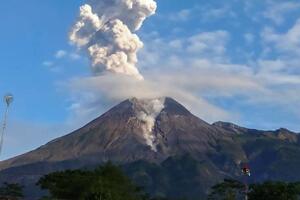 Erupcija vulkana na Javi, pepeo izbacuje na visinu od 1.500 metara