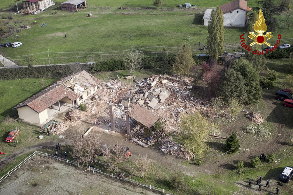 Uništena kuća, Foto: AP