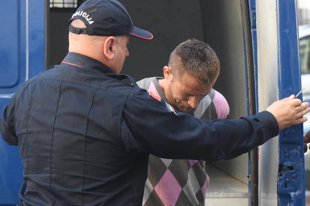 Vuković u podne doveden iz istražnog zatvora: Sa prethodnog privođenja, Foto: Savo Prelević