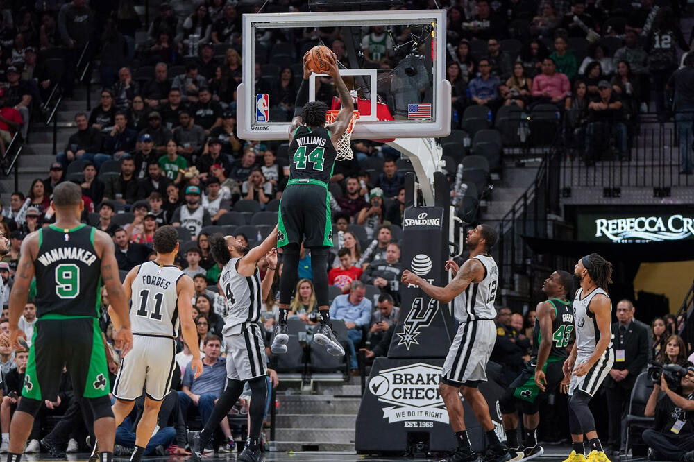 Zakucavanje Roberta Vilijamsa, Foto: Reuters