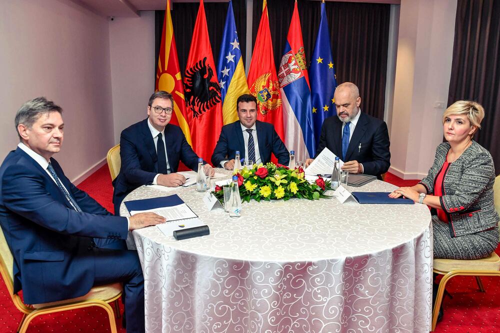 Sastanak čelnika Zapadnog Balkana u Ohridu: Predsjedavajući Savjeta ministara Bosne i Hercegovine Denis Zvizdić, predsjednik Srbije Aleksandar Vučić, predsjednik Vlade Sjeverne Makedonije Zoran Zaev, premijer Albanije Edi Rama i ministarka ekonomije Crne , Foto: BETAPHOTO