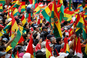 Bolivija gori: Zvaničnici podnijeli ostavke nakon što su im...