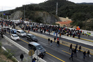 Novi protesti u Kataloniji, blokiran auto-put