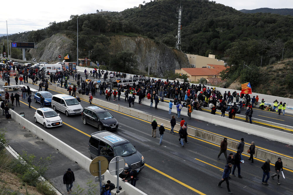 Blokiran auto-put, Foto: Reuters