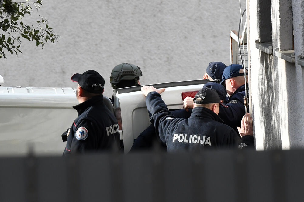 Kašćelana dovode u sud (arhiva), Foto: Savo Prelević