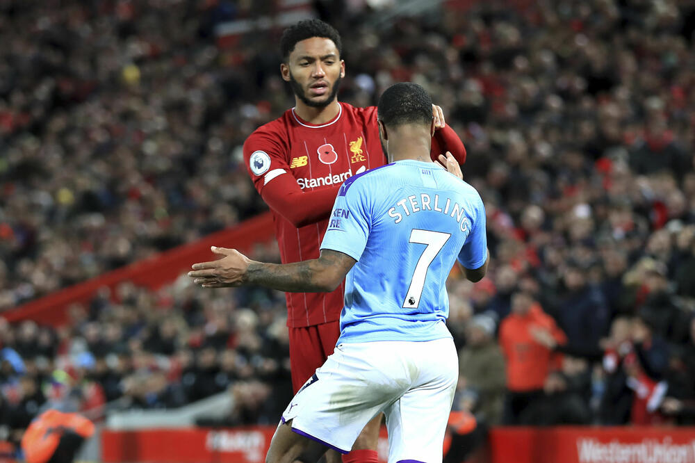 Svađu prenio na kamp reprezentacije: Sterling i Gomez, Foto: Reuters