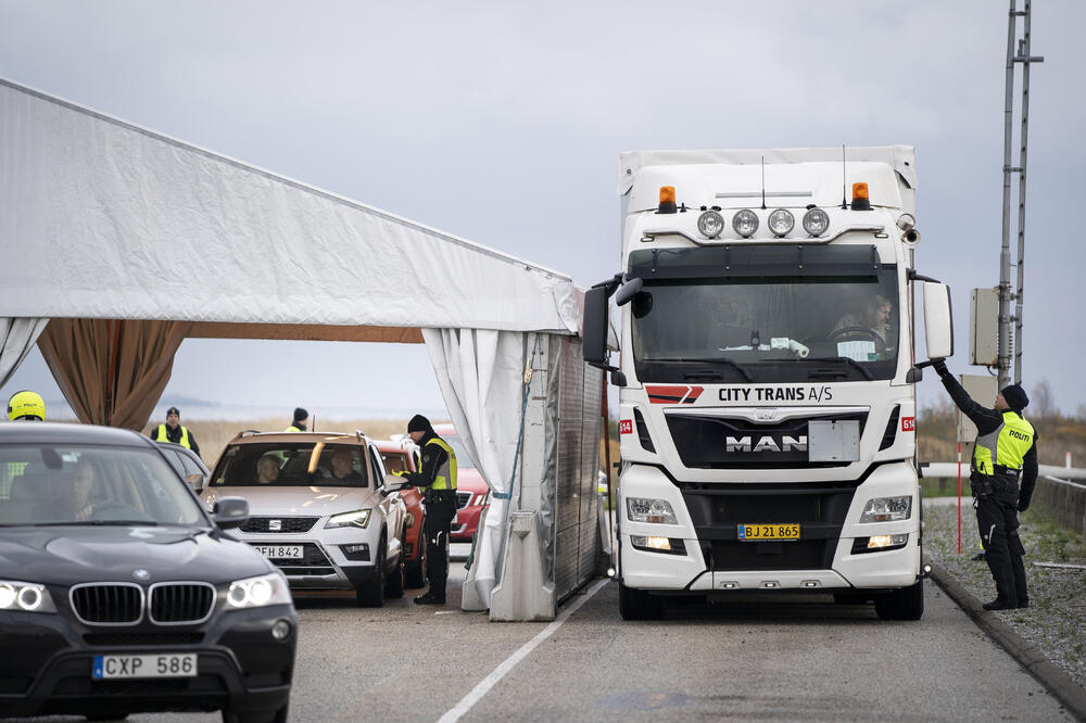 Danska policija provjerava putnike iz Švedske, Foto: BETA/AP