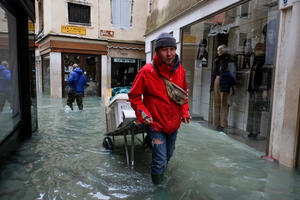 FOTO i VIDEO: Venecija pod vodom, gradonačelnik: Ovo je posljedica...