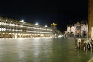 FOTO PRIČA Venecija poplavljena, voda prelazi metar i po