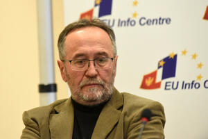 Vuković: Hapšenjem novinara vlast poziva na snaženje autocenzure