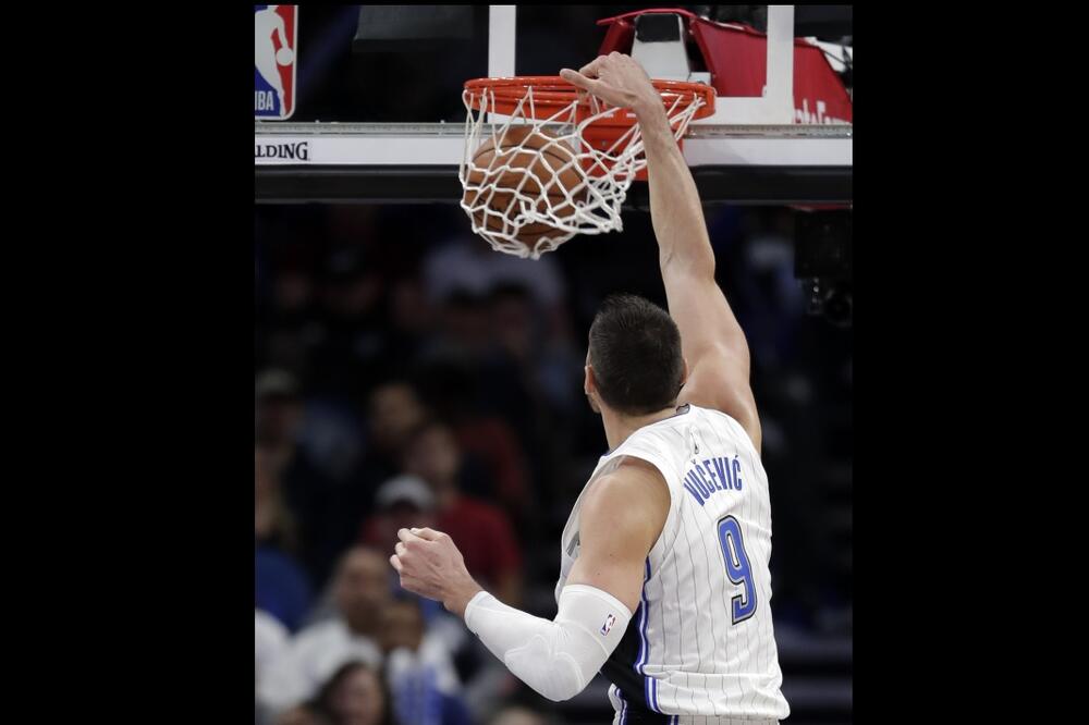 Vučević zakucava na meču protiv Filadelfije, Foto: BETA/AP