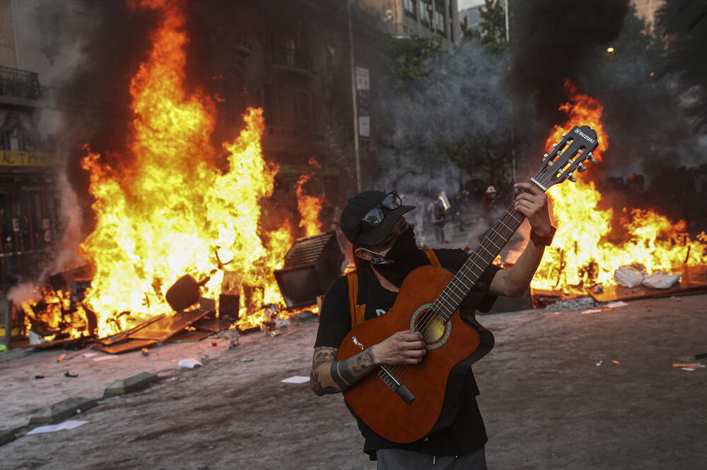 Sa protesta u Santjagu, Foto: AP
