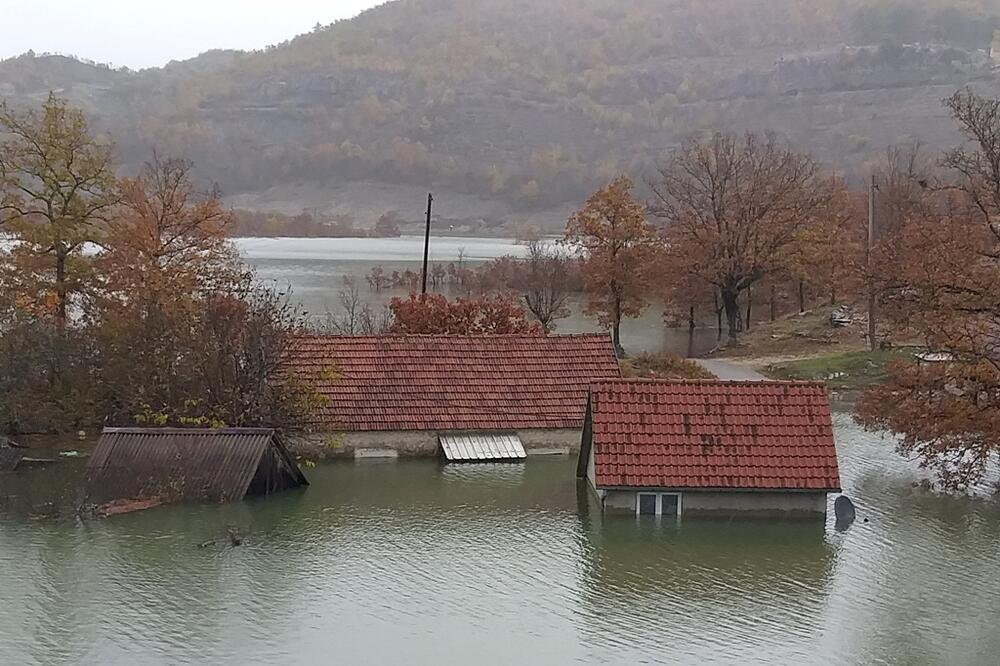 Detalj iz naselja Broćanac tokom poplava, Foto: Svetlana Mandić
