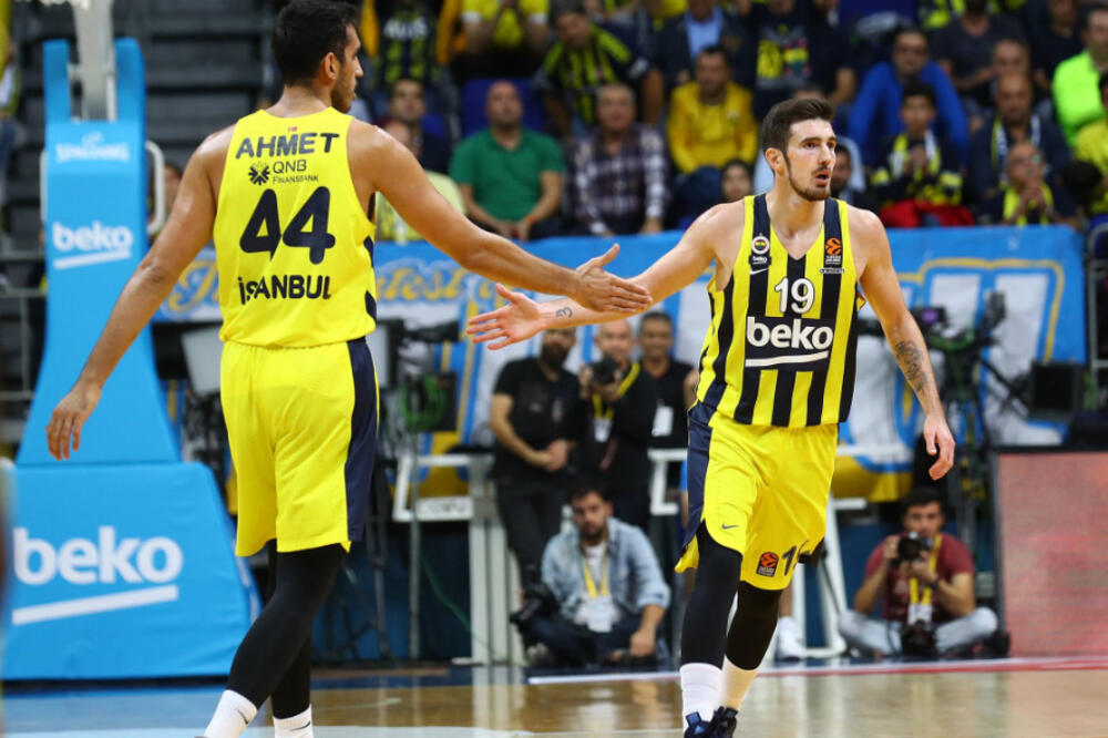De Kolo (desno), Foto: Twitter.com/FBBasketbol