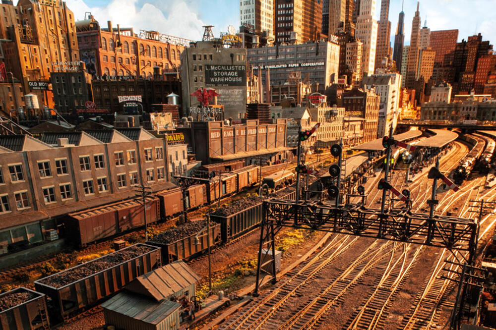 Na turnejama nema puno vremena, ali ipak uspeva da odvoji trenutke i za svoju drugu strast - makete, Foto: Steve Crise/Railway modeller