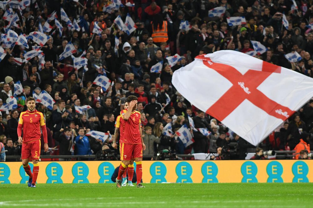 Potpuna nemoć: Fudbaleri Crne Gore nakon jednog od pet golova Engleske u 1. poluvremenu, Foto: Savo Prelević