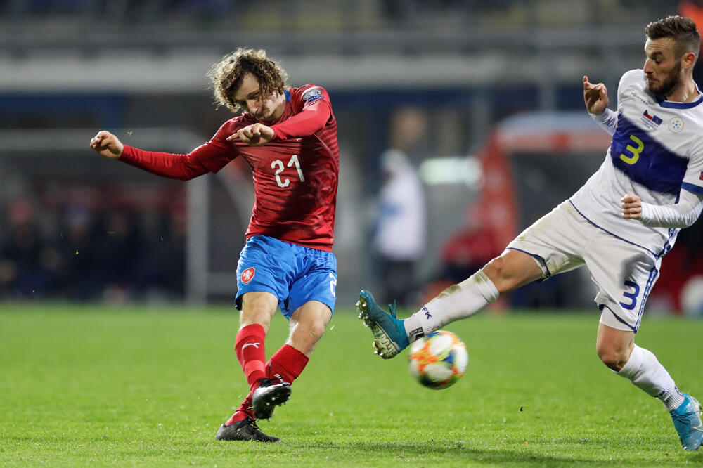 Češki vezista Kral postiže gol za 1:1 protiv Kosova, Foto: Reuters