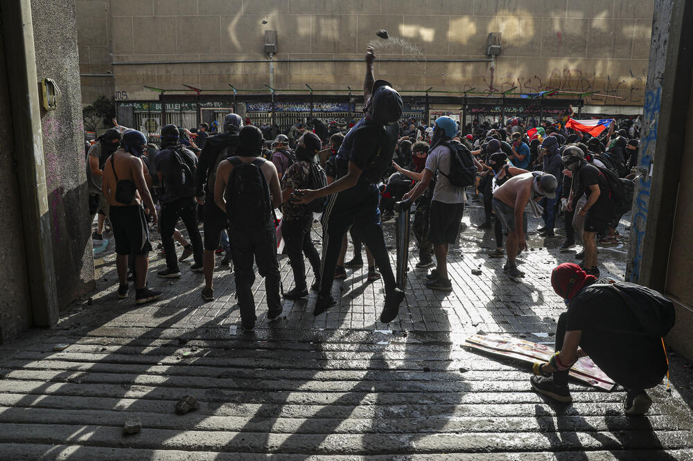Sa protesta u Čileu, Foto: Esteban Felix/AP