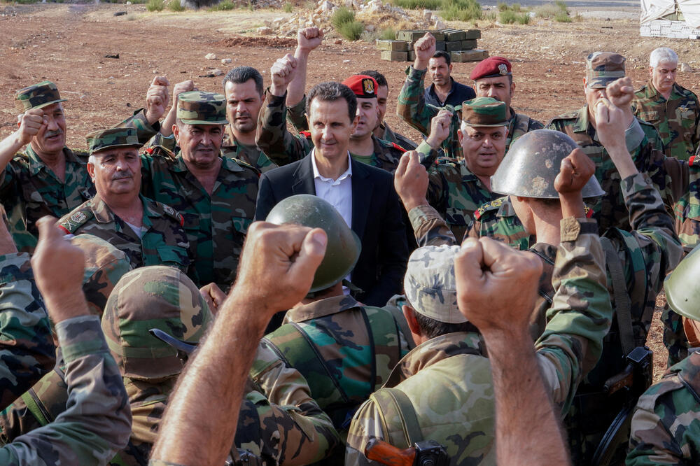 Asad sa sirijskim vojnicima, Foto: SANA/Reuters, SANA/Reuters
