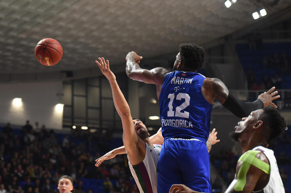 Strah i trepet pod obručima: Hasan Martin, Foto: Savo Prelević