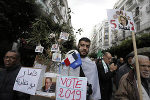 Kandidati za predsjedničke izbore u Alžiru potpisali povelju o...
