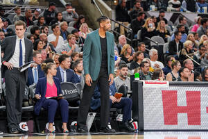 Trenutak za istoriju: Dankan preuzeo klupu od Popoviča