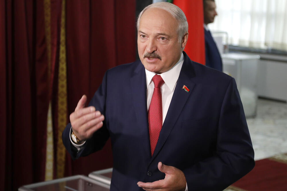 Lukašenko danas na glasanju, Foto: Sergei Grits/AP