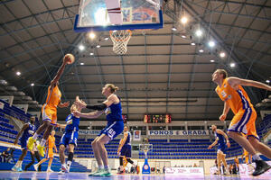 Mornar u drugom poluvremenu slomio otpor Zadra