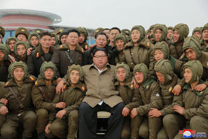 Kim nadgledao vježbu snajperista, obećao "nepobjedivu vojsku"