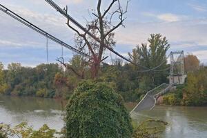 Srušio se most u Francuskoj, poginula jedna osoba