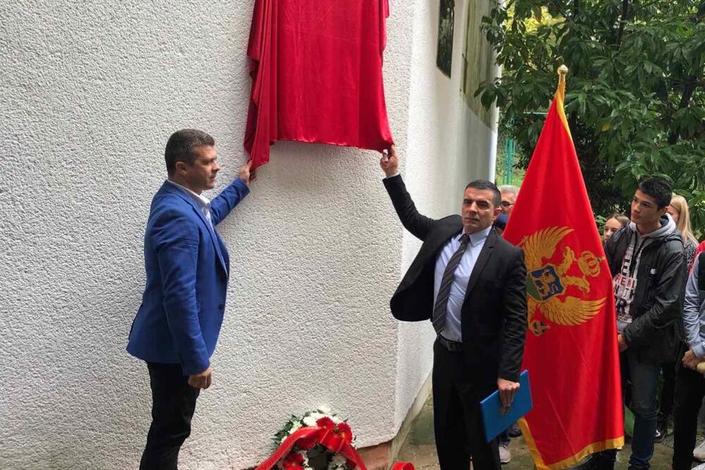 Sa otvaranja spomen ploče, Foto: Siniša Luković