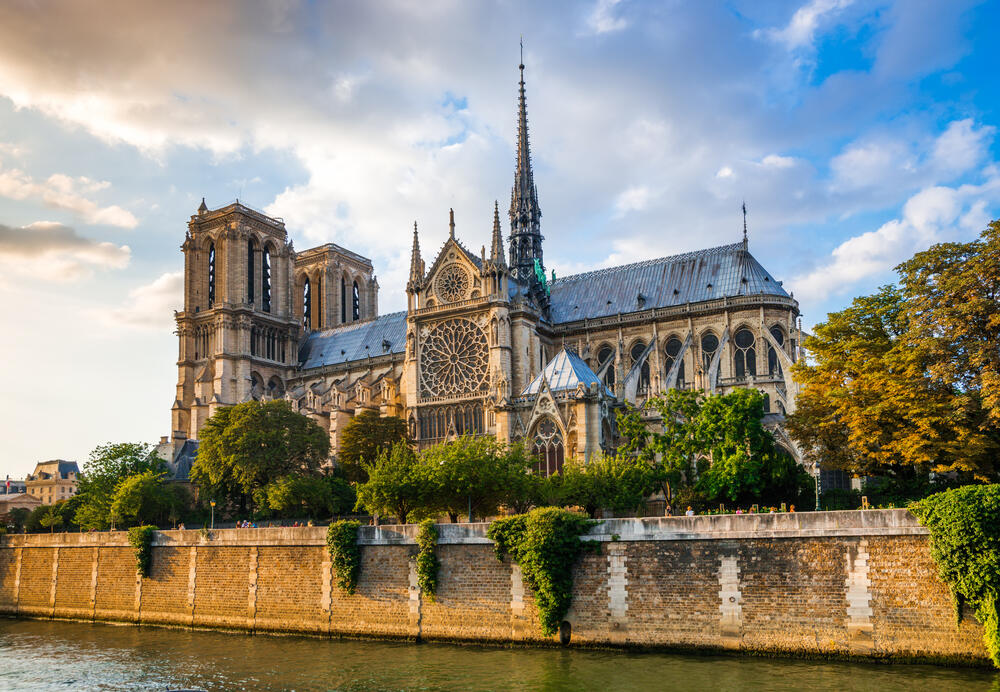 Svjetski fond za zaštitu spomenika (WMF) objavio je listu 25 najugroženijih spomenika kulture na svijetu među kojima se našla i katedrala Notr Dam u Parizu. U našoj galeriji pogledate deset spomenika kulture sa liste WMF-a.