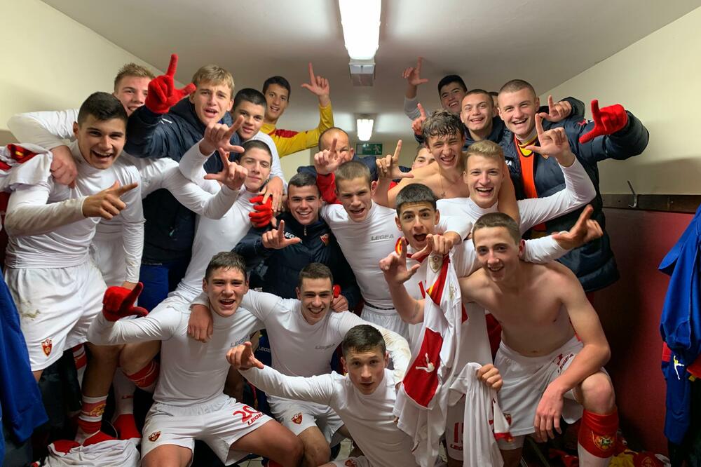 Slavlje crnogorskih fudbalera nakon plasmana u elitnu rundu