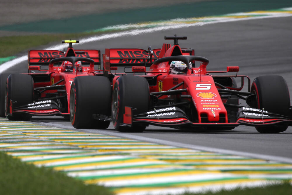Dva Ferarija na stazi, Foto: Reuters